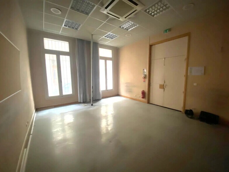 Office in Marseille for sale - Building Photo - Image 3 of 7