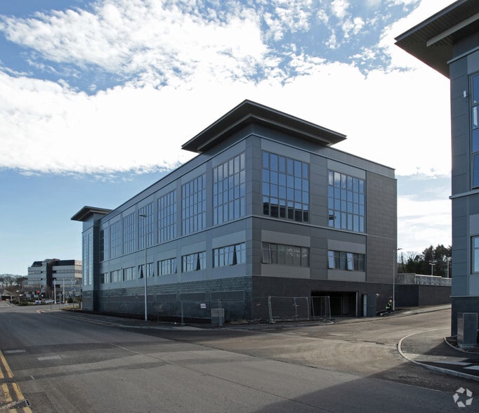 Pavilion 3 portfolio of 1 properties for sale on LoopNet.co.uk - Building Photo - Image 2 of 2