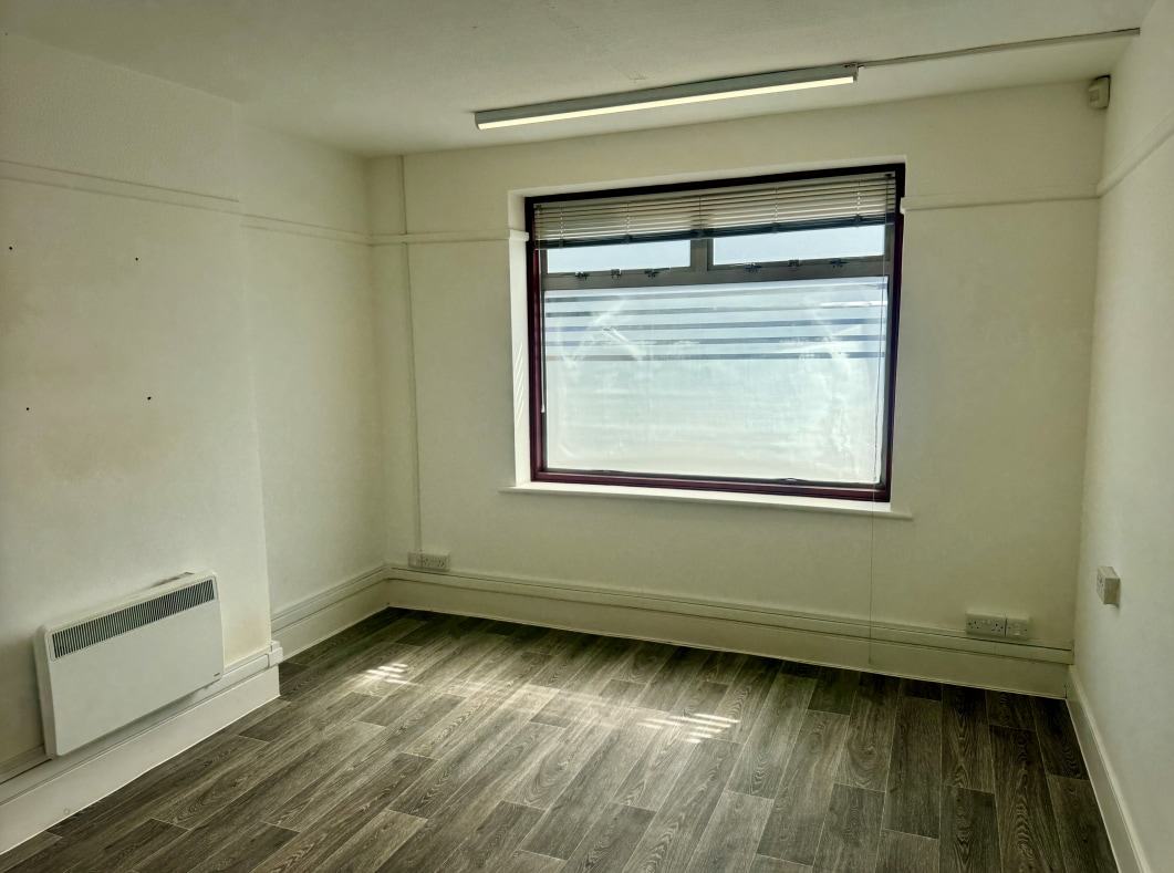 27 Sea View Rd, Poole to rent Interior Photo- Image 1 of 3
