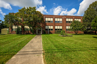 924 Mohawk Trail, Akron, OH for sale Primary Photo- Image 1 of 1