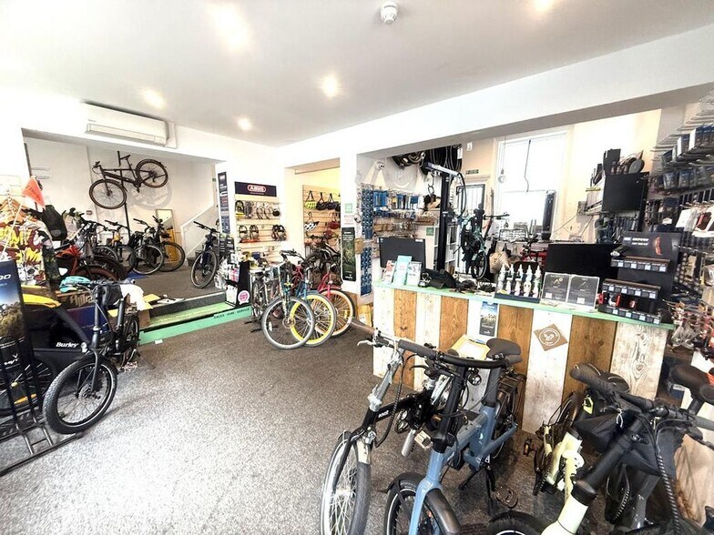 30-31 Queens Rd, Brighton to rent - Building Photo - Image 2 of 11