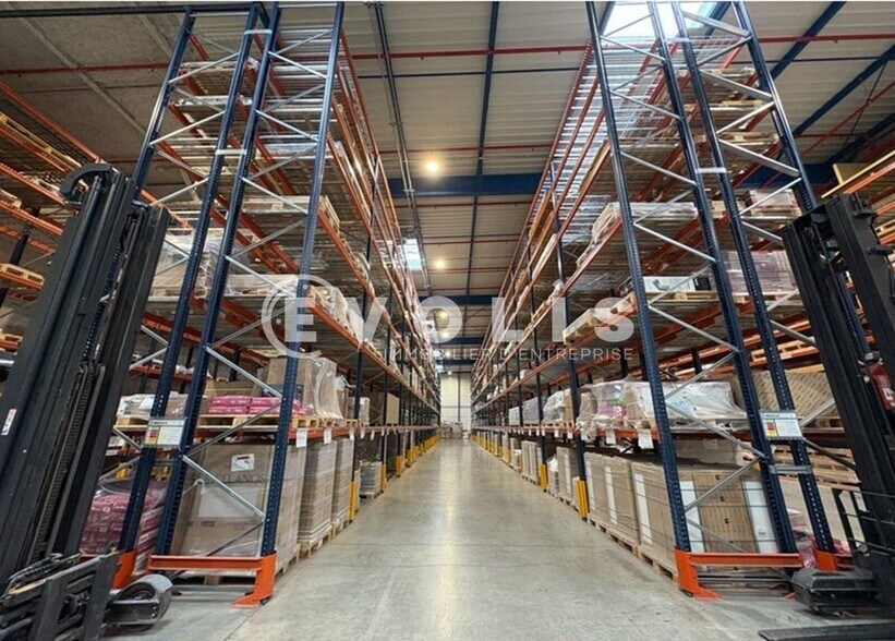 Light Industrial in Lisses to rent - Building Photo - Image 3 of 5