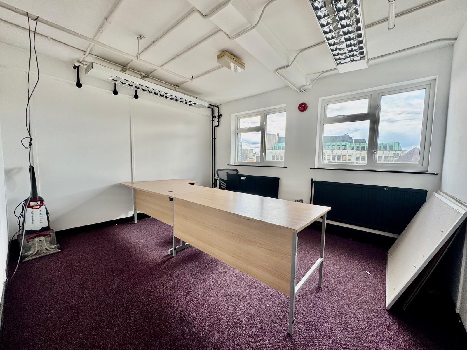 George St, Luton to rent Interior Photo- Image 1 of 5