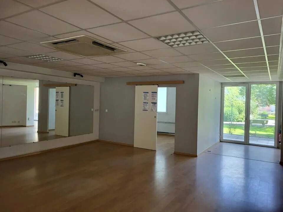 Office in Bayonne to rent Interior Photo- Image 1 of 7