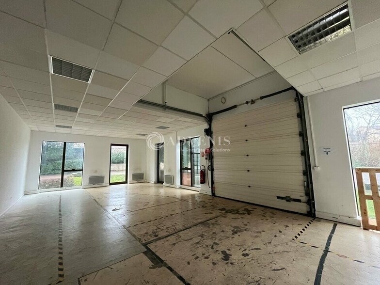 21 Rue Albert Calmette, Jouy-en-Josas to rent - Interior Photo - Image 1 of 9