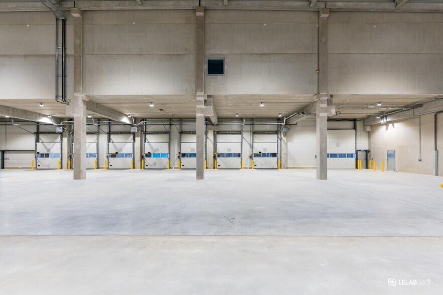 Industrial in Conflans-Sainte-Honorine to rent - Interior Photo - Image 1 of 7