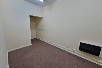 113-113A London Rd, Waterlooville to rent Interior Photo- Image 2 of 5