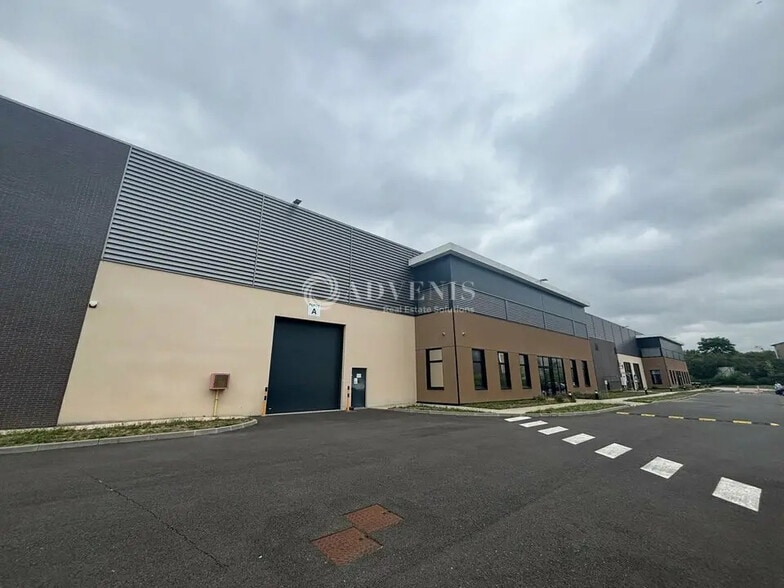 Light Industrial in Sucy-en-Brie to rent - Building Photo - Image 1 of 7
