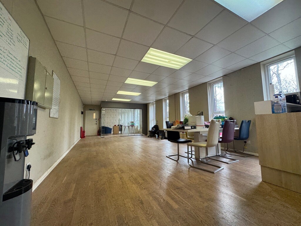 Wessex Rd, Bourne End to rent Interior Photo- Image 1 of 2
