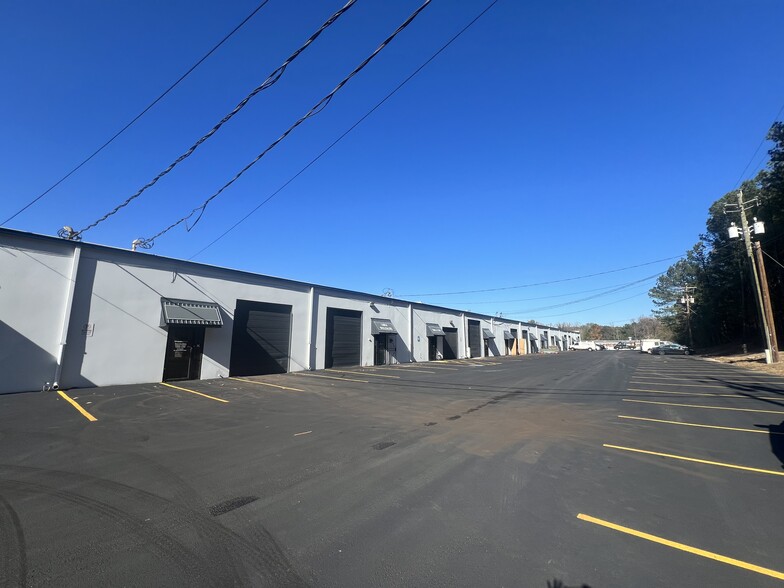 2260 Lithonia Industrial Blvd, Lithonia, GA for rent - Building Photo - Image 2 of 8