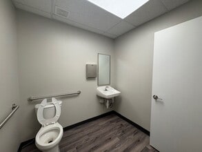 6110-6130 W Highway 290, Austin, TX to rent Building Photo- Image 2 of 5