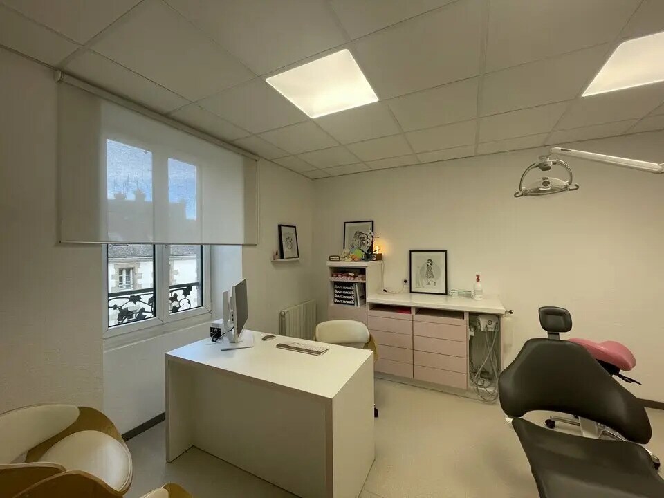 Office in Lorient for sale Interior Photo- Image 1 of 7