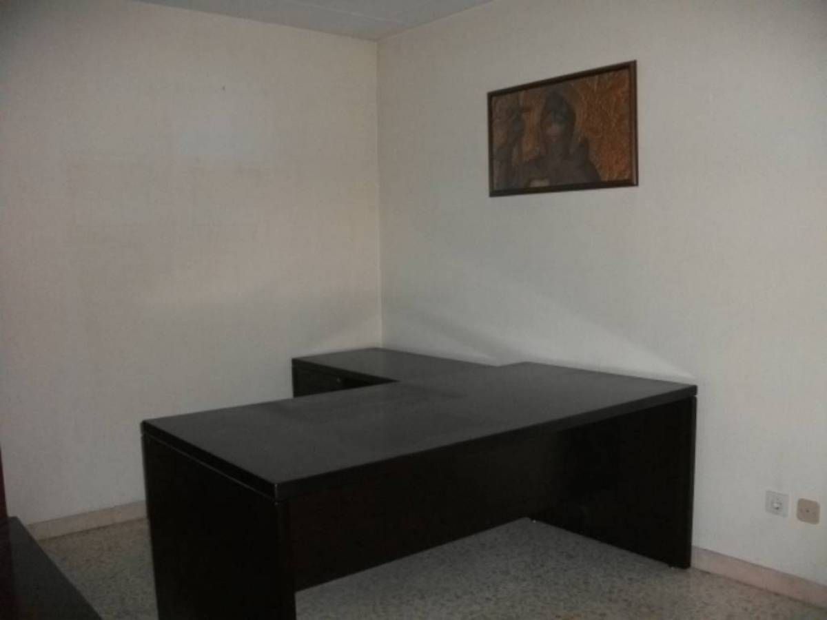 Passeig de Pere III, Manresa, Barcelona to rent Interior Photo- Image 1 of 3