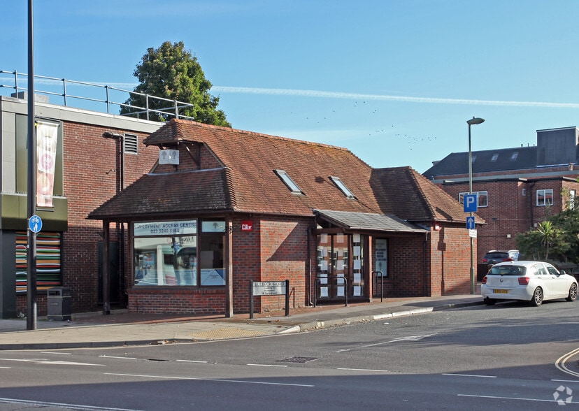 1 Park Rd S, Havant to rent - Primary Photo - Image 1 of 2