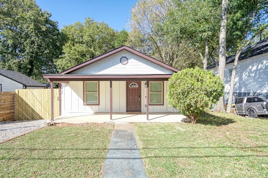 10-Property Investment Portfolio portfolio of 4 properties for sale on LoopNet.co.uk - Building Photo - Image 1 of 8