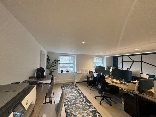 3 Cavendish Sq, London to rent Interior Photo- Image 1 of 4