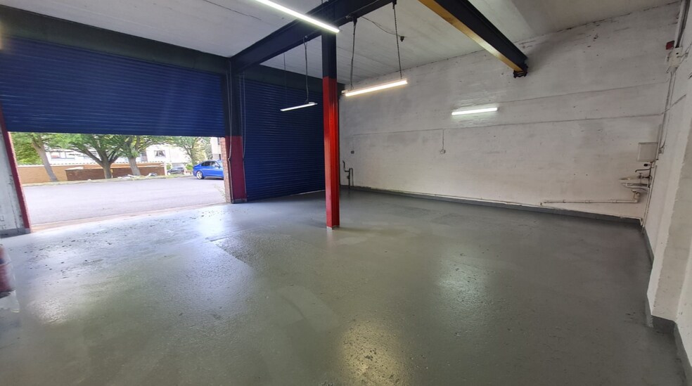 Bush Walk, Worcester to rent - Building Photo - Image 3 of 4