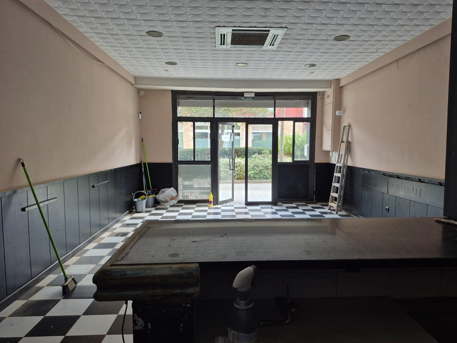 Retail in Malgrat de Mar, Barcelona to rent Interior Photo- Image 1 of 4