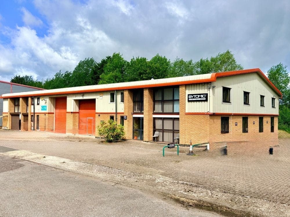 Unit 10 Top Angel, Buckingham to rent Building Photo- Image 1 of 12