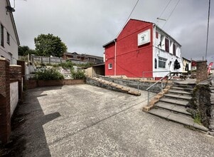 77 Pwll Rd, Llanelli to rent Building Photo- Image 2 of 5
