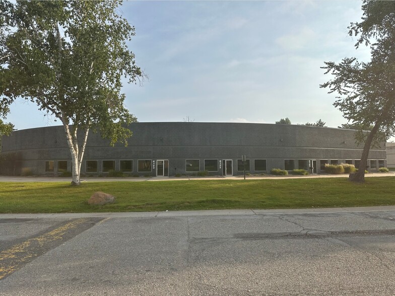 4123-4153 Pioneer Dr, Commerce Township, MI for sale - Building Photo - Image 1 of 5