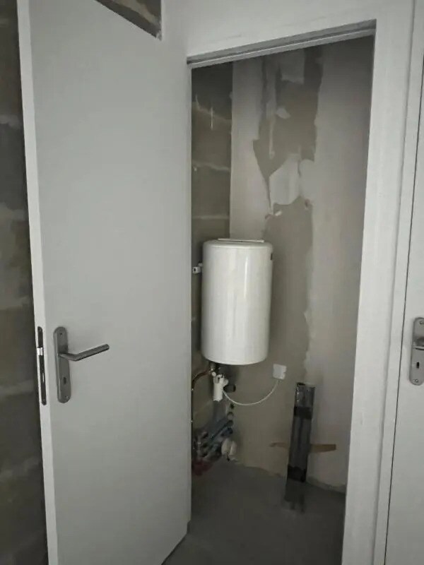 Office in MÉRIGNAC to rent Interior Photo- Image 1 of 8