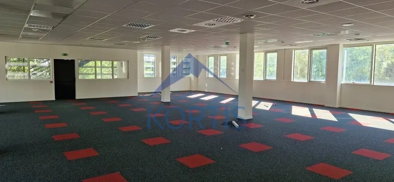 Office in Lyon to rent - Building Photo - Image 2 of 8