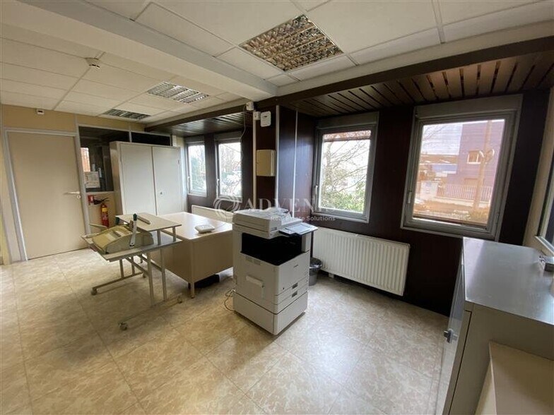 Office in Chennevières-sur-Marne to rent - Interior Photo - Image 3 of 7