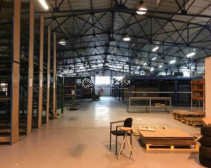 Light Industrial in Nanterre to rent - Building Photo - Image 2 of 5