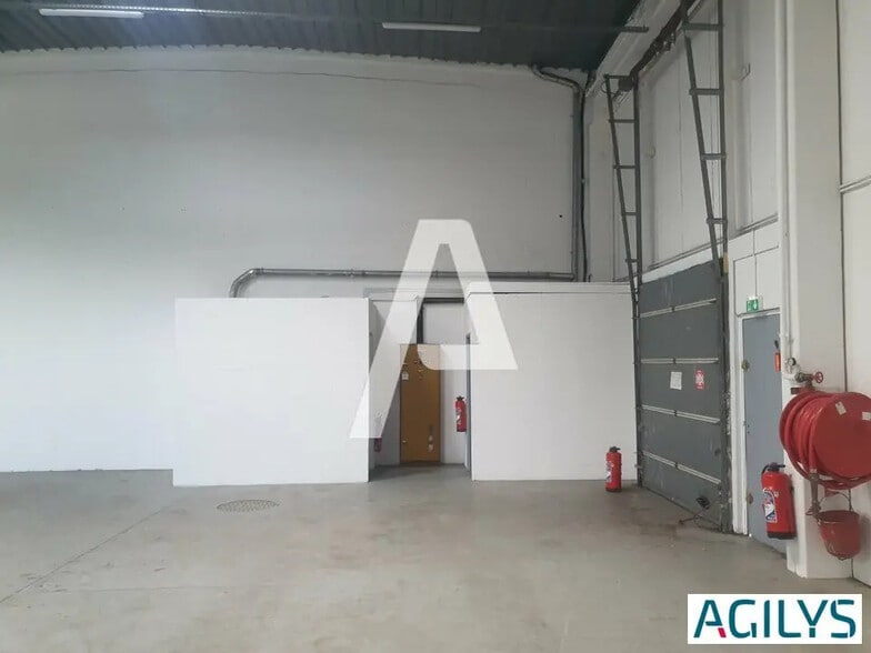 Light Industrial in Valenton to rent - Interior Photo - Image 2 of 6