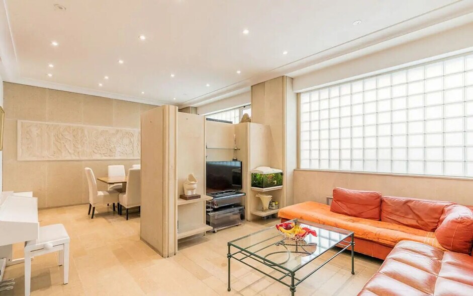 Build-to-Rent in Paris for sale - Interior Photo - Image 2 of 9