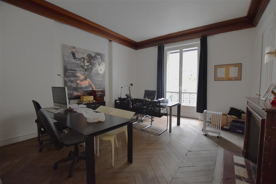 Office in Paris for sale - Building Photo - Image 2 of 7