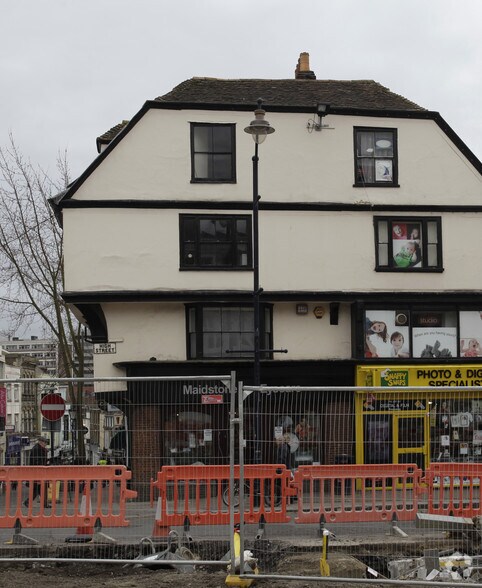 100 High St, Maidstone for sale - Building Photo - Image 2 of 3