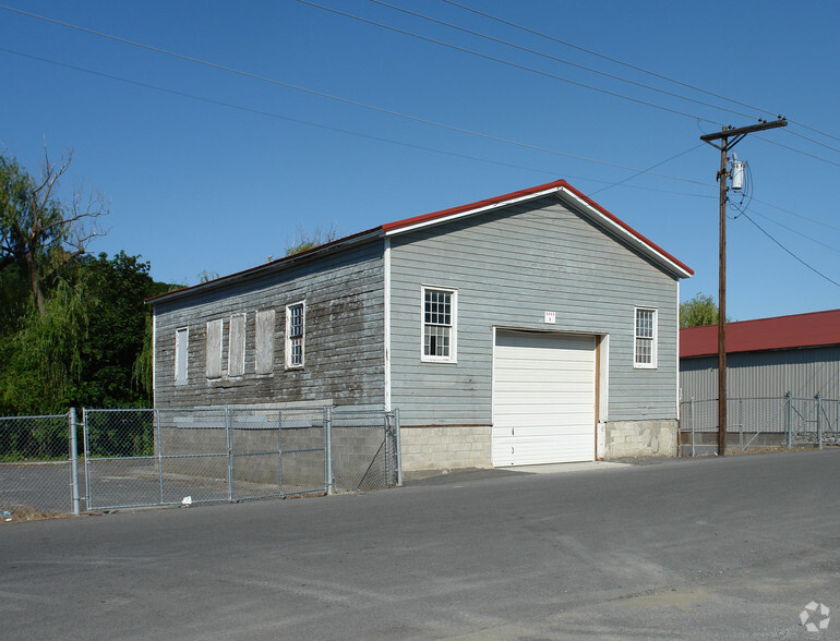 Lumberyard Studios portfolio of 4 properties for sale on LoopNet.co.uk - Building Photo - Image 2 of 4