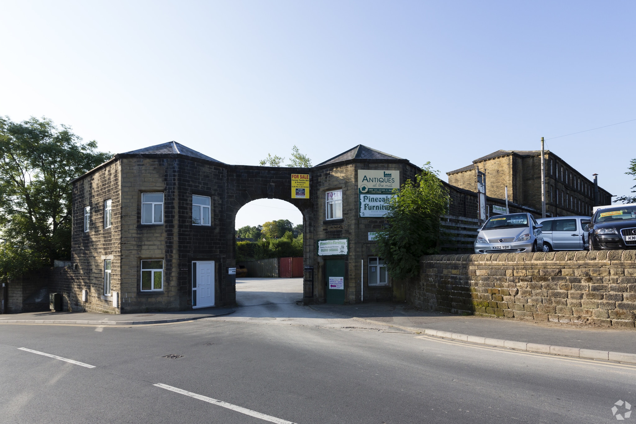 Halifax Rd, Bradford to rent Primary Photo- Image 1 of 5