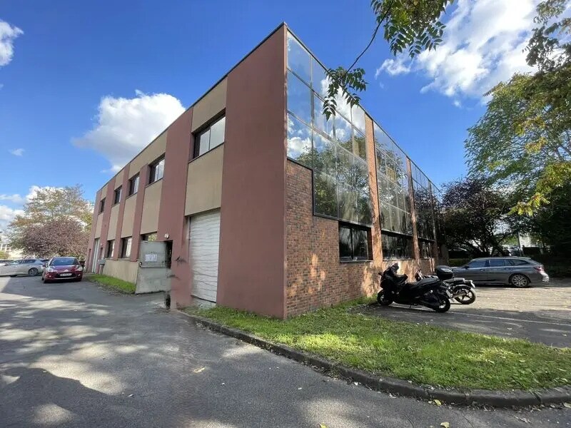 Light Industrial in Neuilly-Plaisance for sale Building Photo- Image 1 of 17