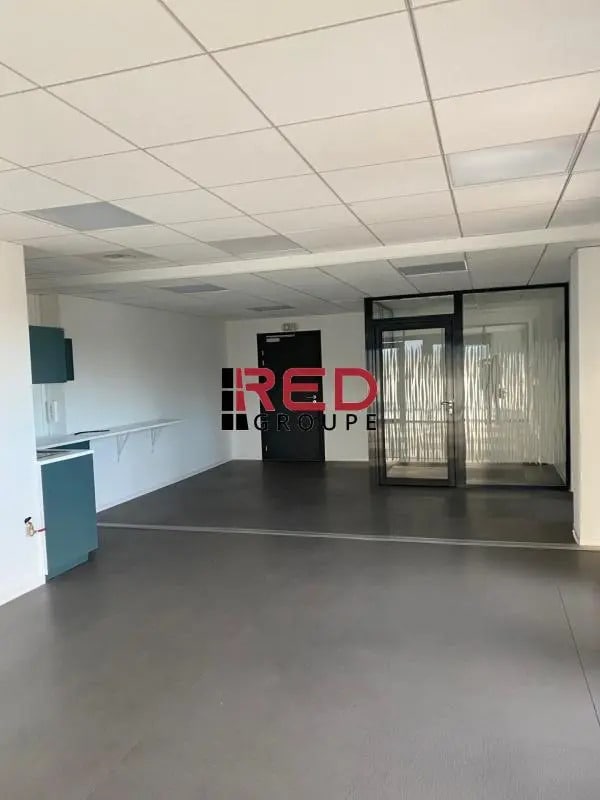 Office in Aubagne to rent Building Photo- Image 1 of 7