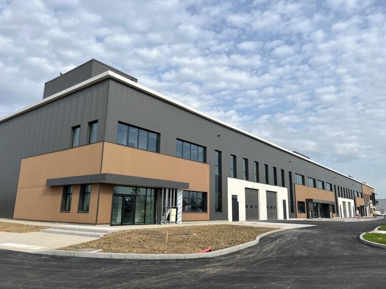 Light Industrial in Saint-Priest to rent - Building Photo - Image 1 of 75