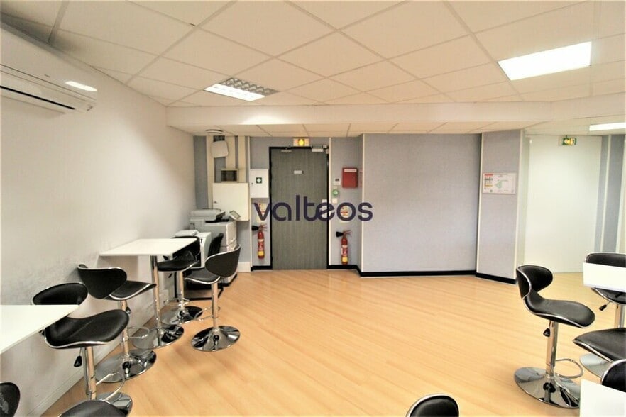 5 Avenue Albert Durand, Blagnac for sale - Interior Photo - Image 2 of 6