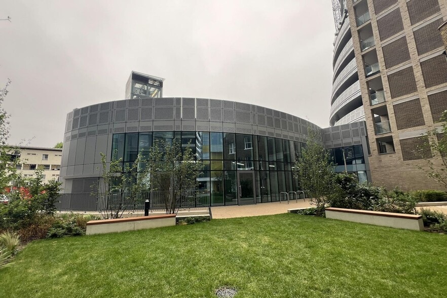 70 Manilla St, London to rent - Primary Photo - Image 1 of 1