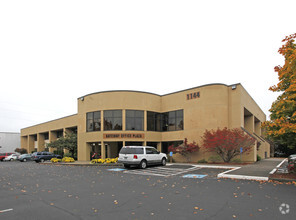 1144 Gateway Loop, Springfield, OR for sale Primary Photo- Image 1 of 1