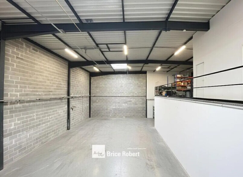 12 Rue Roger Planchon, Vénissieux to rent - Interior Photo - Image 2 of 5