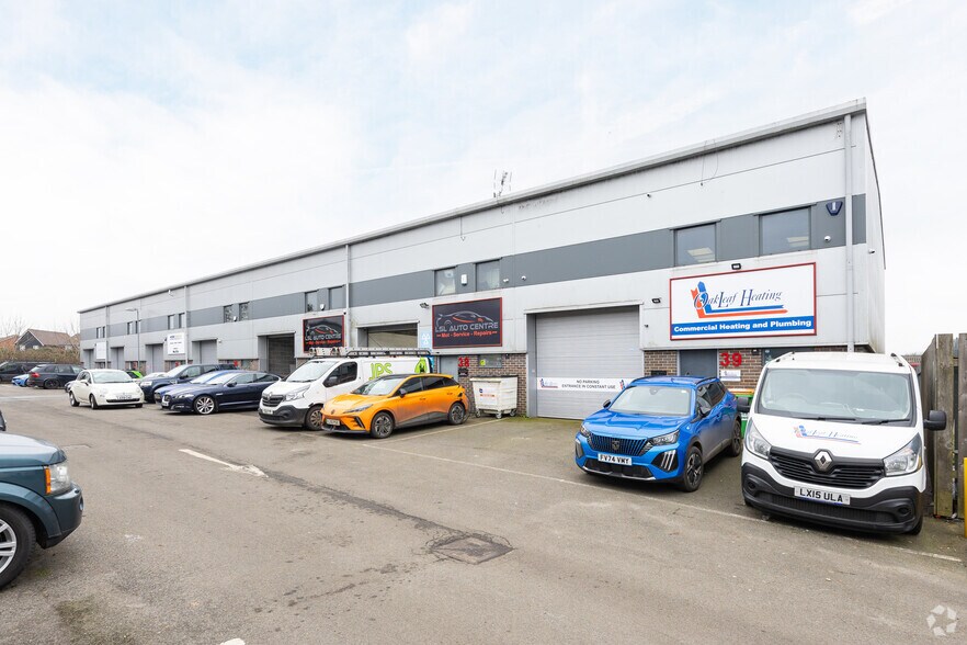 Bircholt Rd, Maidstone for sale - Primary Photo - Image 1 of 1