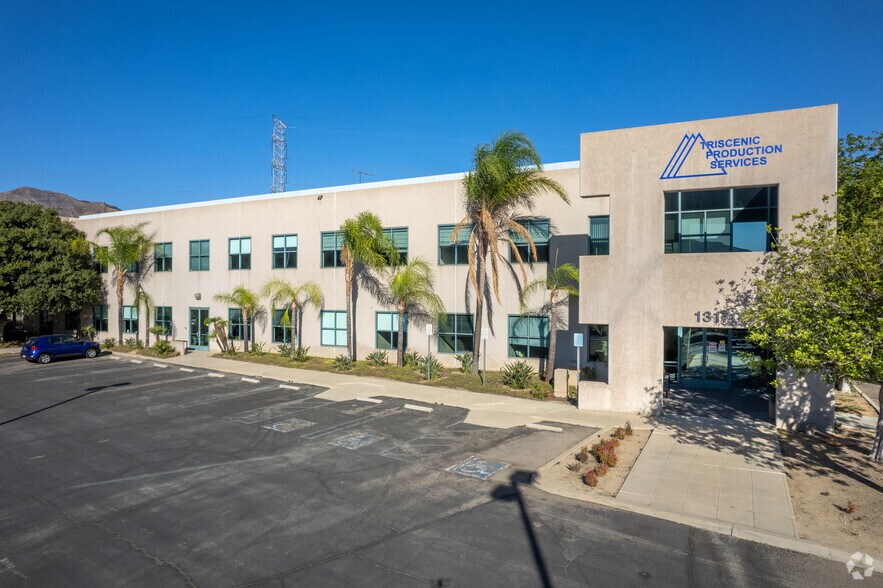 13170 Telfair Ave, Sylmar 91342 UK