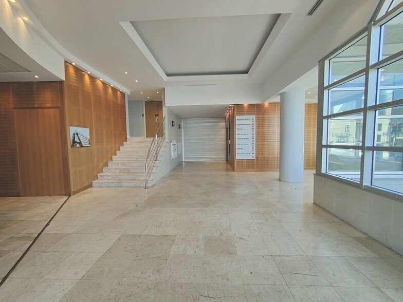 Office in Meaux for sale - Building Photo - Image 3 of 5