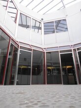 Light Industrial in Voisins-le-Bretonneux to rent Interior Photo- Image 1 of 4