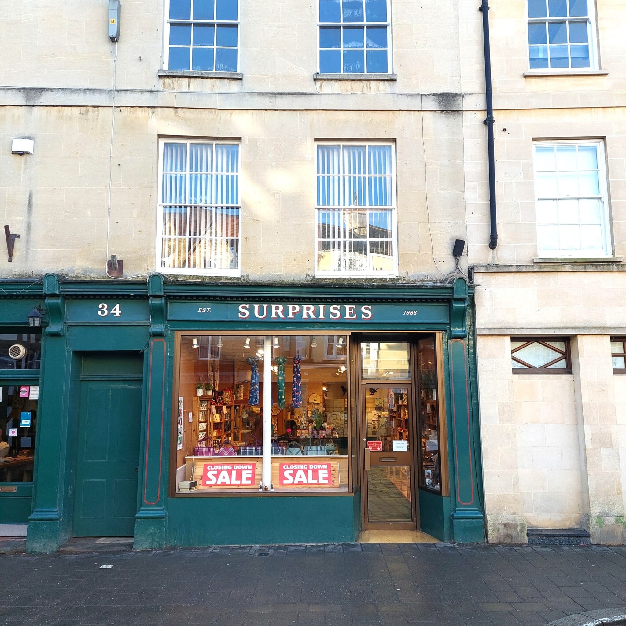 34 Market Pl, Cirencester to rent Primary Photo- Image 1 of 2