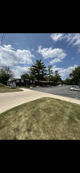 7405 University Ave, Des Moines, IA for rent - Building Photo - Image 2 of 9