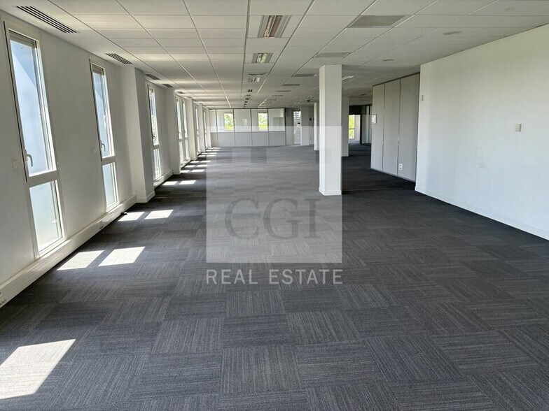 Avenue Satolas Green, Pusignan to rent - Building Photo - Image 2 of 13