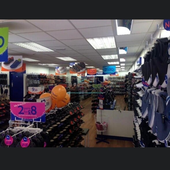 8 Pebble Ln, Wellingborough to rent - Building Photo - Image 3 of 11